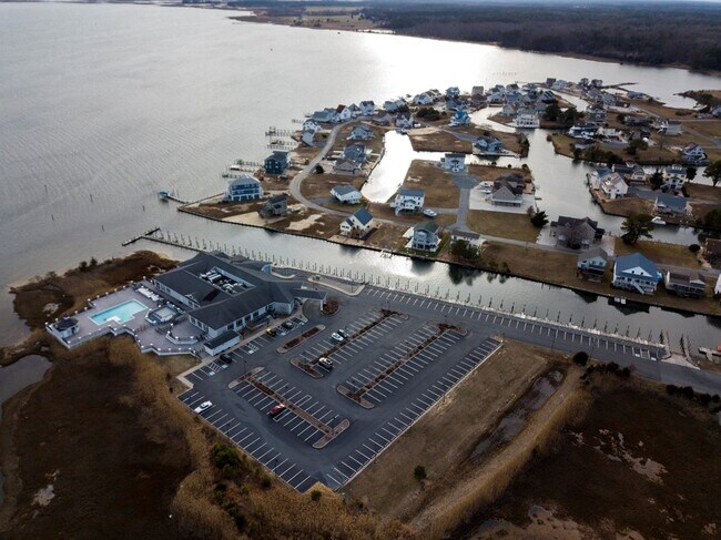 Building Photo - 37444 Castaway Dr