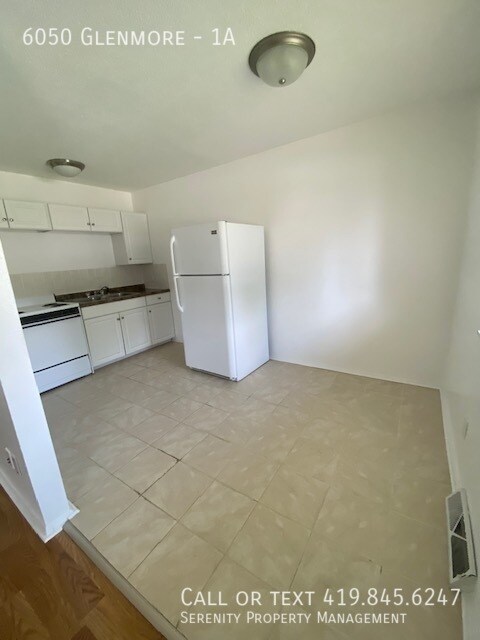 Building Photo - Cute and Cozy 1 Bedroom Apartment In Sylva...