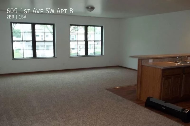 Foto principal - 609 1st Ave SW