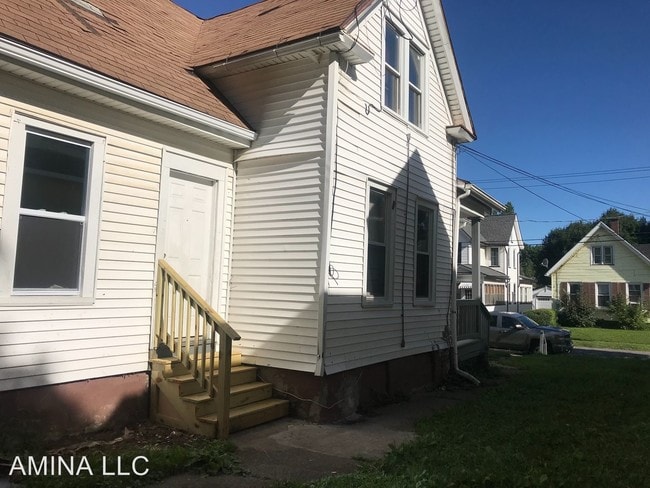 Building Photo - 257 Alphonse St