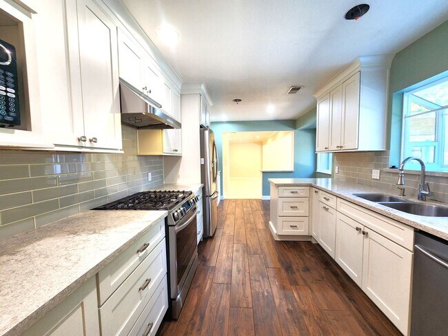 Building Photo - spacious 4 Bedroom house in Belmont