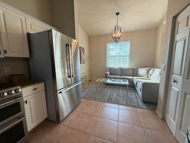 Foto del edificio - 2 Bed + Flex, 2 Bath Fully Furnished Annual Rental