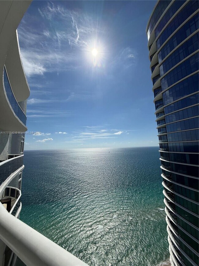 Building Photo - 15811 Collins Ave