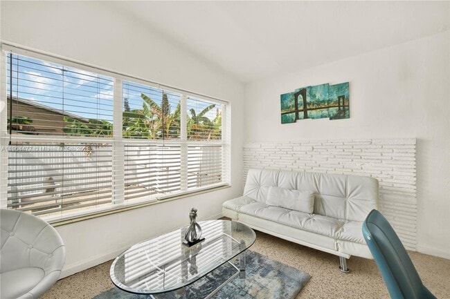 Foto del edificio - 1236 NE 109th St