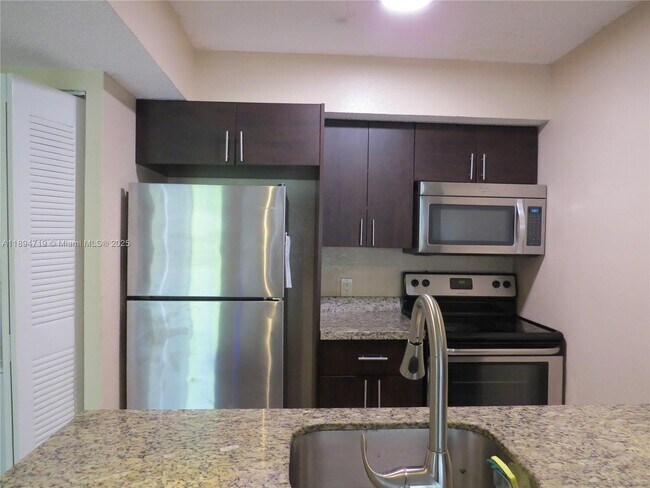 Foto del edificio - 5760 Rock Island Rd