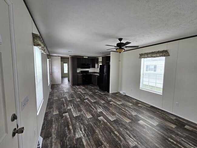 Building Photo - 14 Maple Ln
