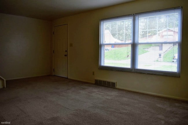 Building Photo - 417 Millers Ln