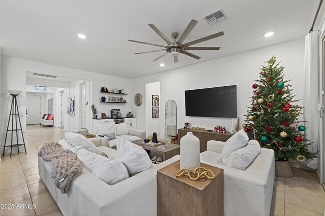 Foto del edificio - 36810 N Camarillo Dr