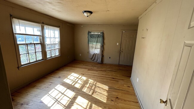 Building Photo - 3963 N Foster Dr
