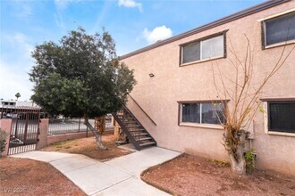 Building Photo - 625 S Royal Crest Cir