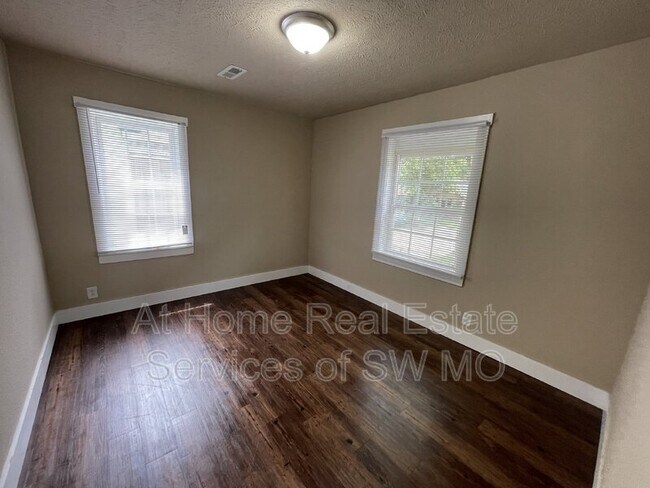 Foto del edificio - 424 W Lombard St