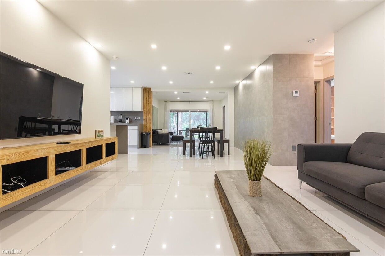 Foto principal - 5 br, 3 bath House - 607 N 31st Ave