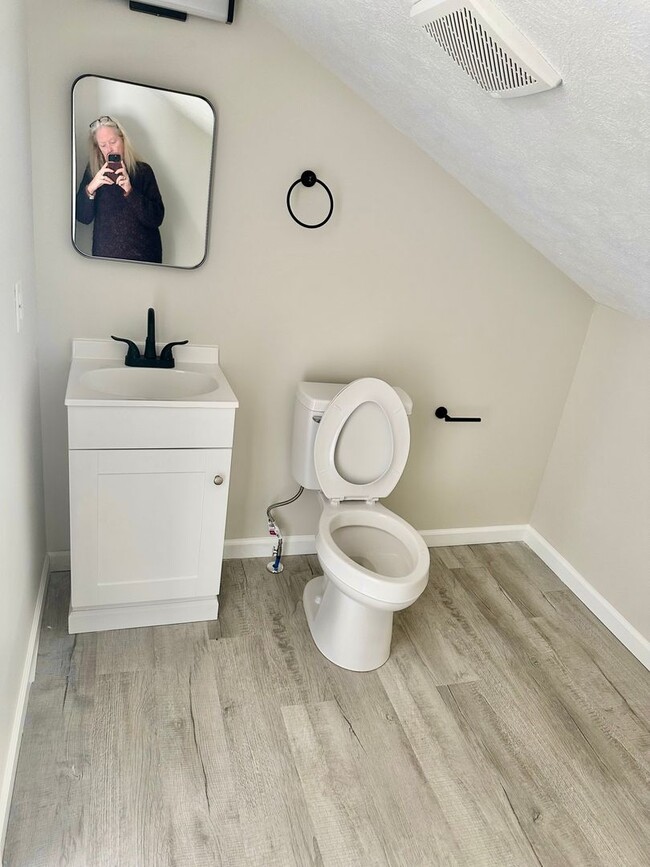 Building Photo - Charming Completely Remodeled Home!