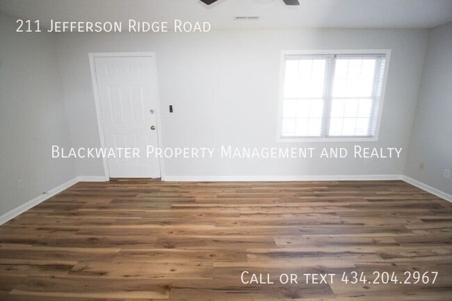 Foto del edificio - 211 Jefferson Ridge Rd