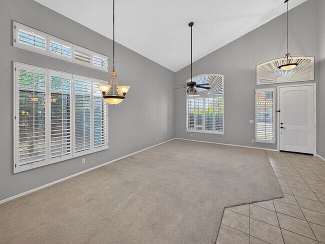 Foto del edificio - Charming 4 Bedrooms/ 3.5 Bath Home in Desirable Fox Crossing!!