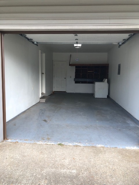 Garage one car - 422 Robinette St