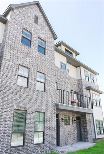 Building Photo - 632 Clay St