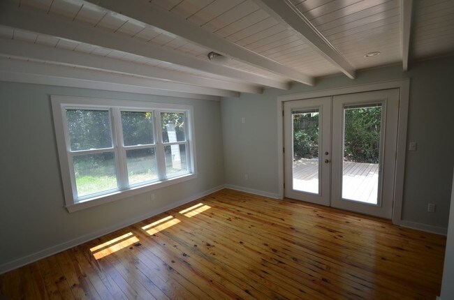 Foto del edificio - 1275 Harbor View Rd
