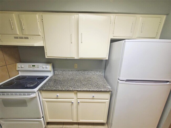 Foto del edificio - 12816 Shannon Hills Dr