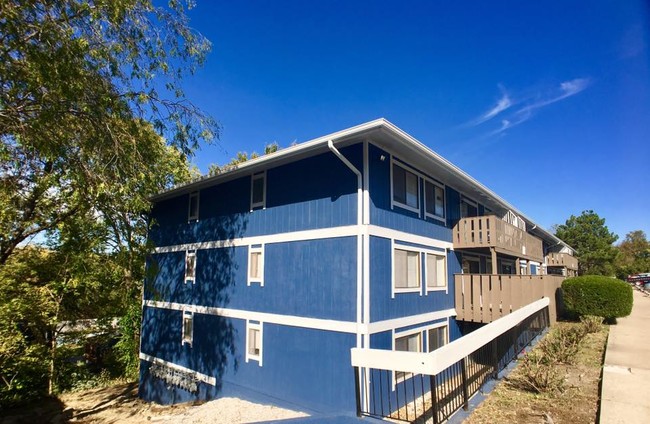Building Photo - 524 N Skyline Dr