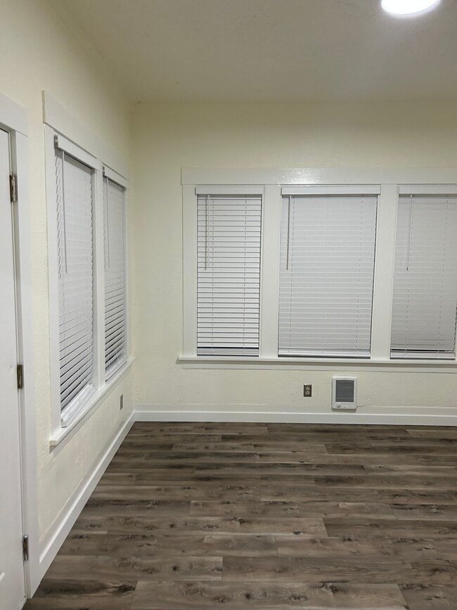 Foto del edificio - 304 W Willis St