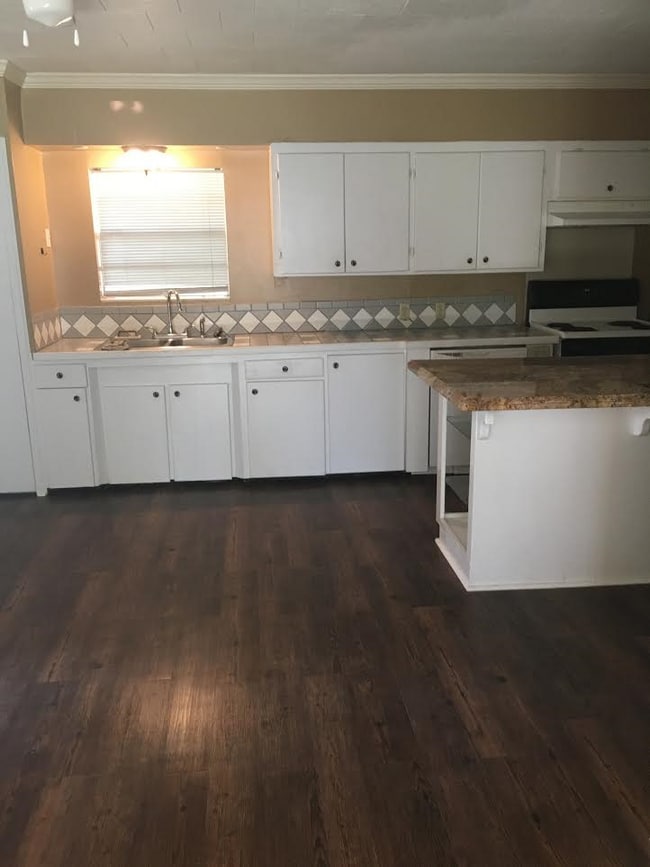 Building Photo - 1604 St Jude Ave