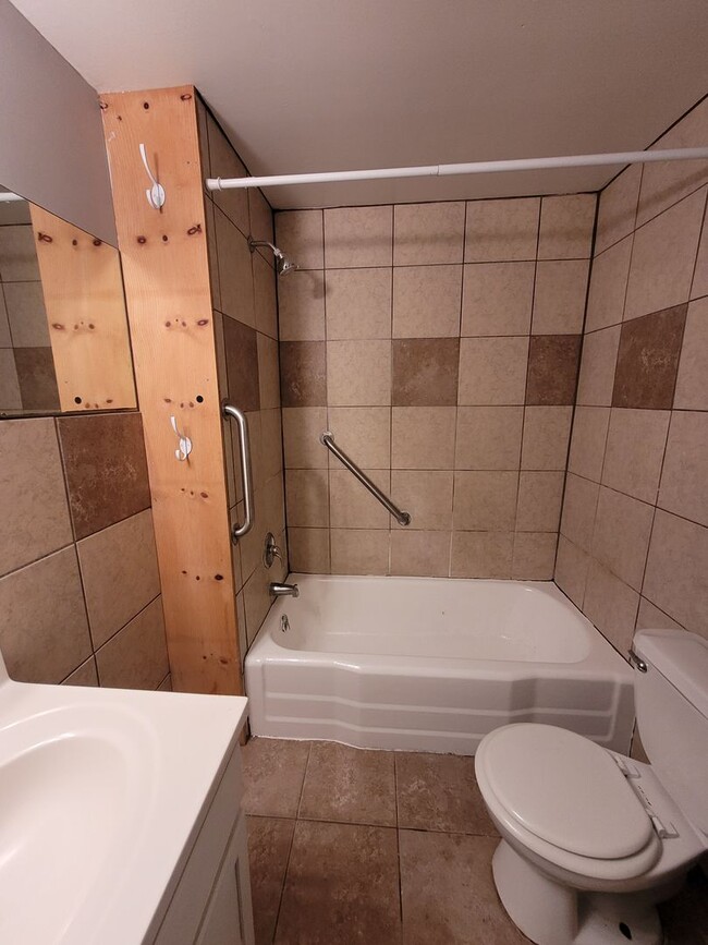 Foto del edificio - $725 - 2 bedroom/ 1 bathroom - Recently Re...
