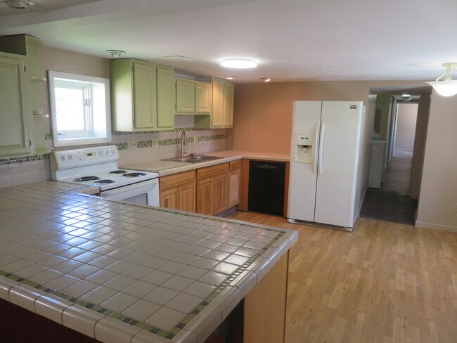 Foto del edificio - 106 E Walnut St