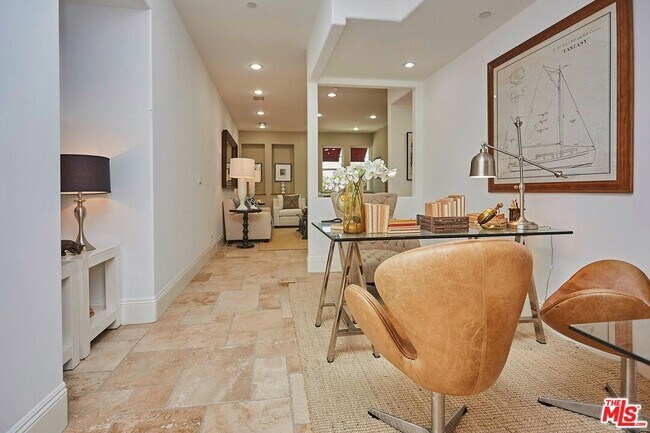 Foto del edificio - 16123 W Sunset Blvd
