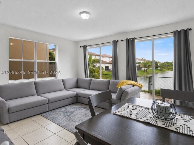 Foto del edificio - 4401 NW 113th Ct