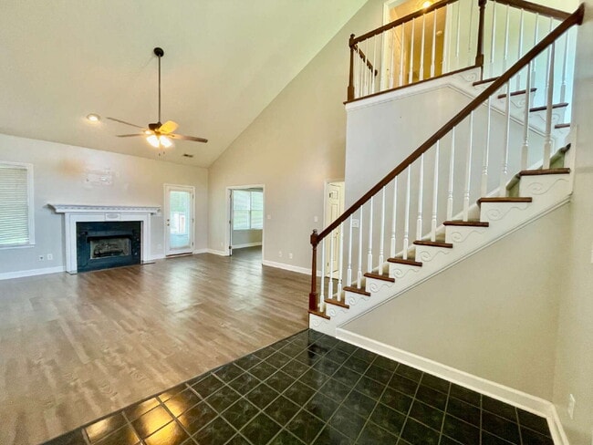 Foto del edificio - Spacious 3-Bedroom Nest with 2.5 Baths And...