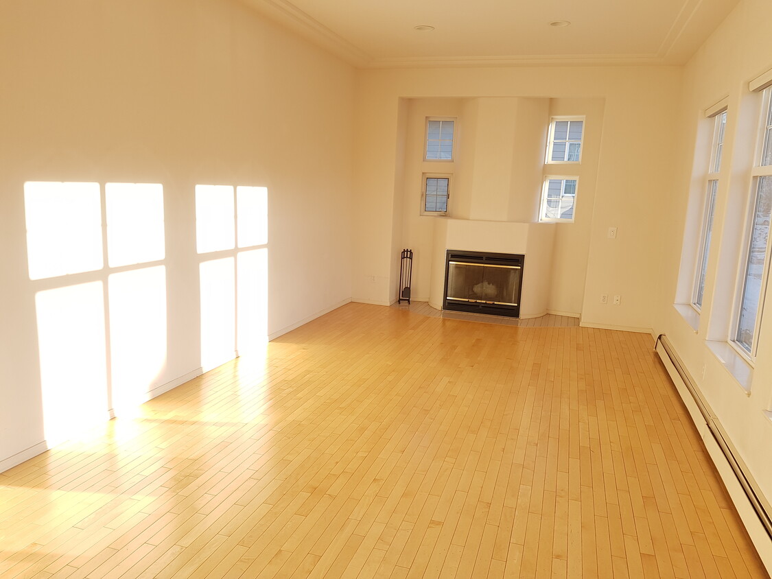 Primary Photo - 1311 W 7th Ave