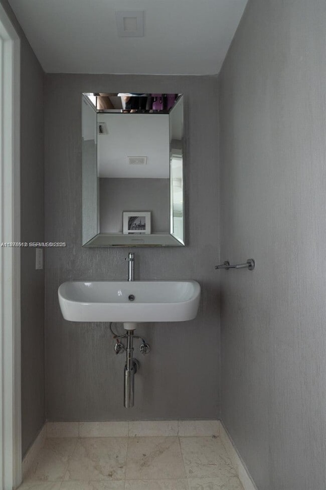 Foto del edificio - 3370 Hidden Bay Dr