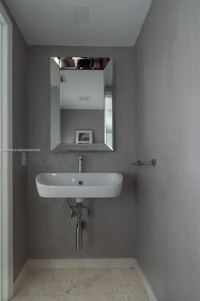 Building Photo - 3370 Hidden Bay Dr