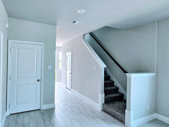 Foto del edificio - Brand-New Build in Prime Location | 4 Beds, 3 Baths, Peace & Proximity