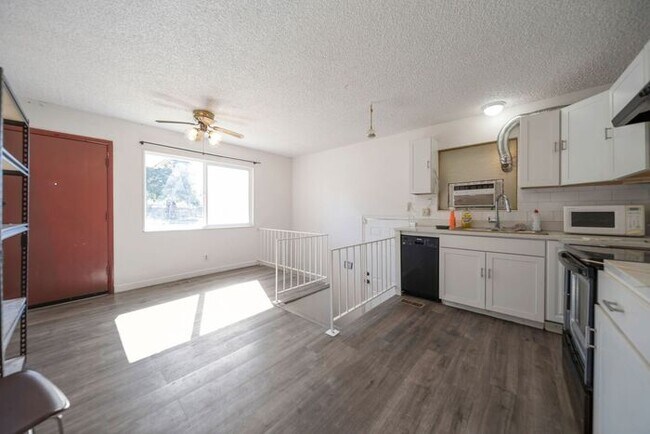 Foto del edificio - Remodeled Bungalow Style Home w/ Basement