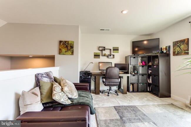 Building Photo - 3705 Marlborough Pl