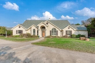 Building Photo - 401 Roy Creek Ln