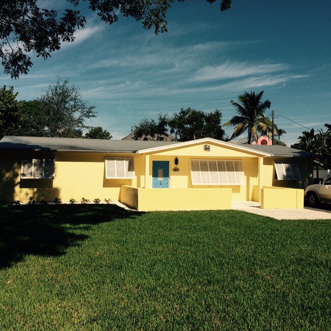 Street - 469 3rd Ave N