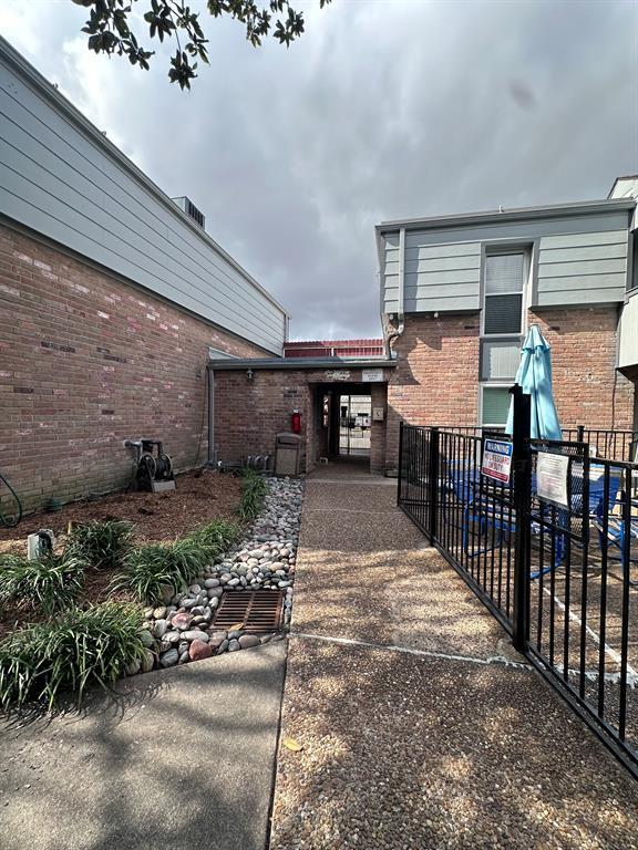 Foto del edificio - 4450 Sherwood Ln