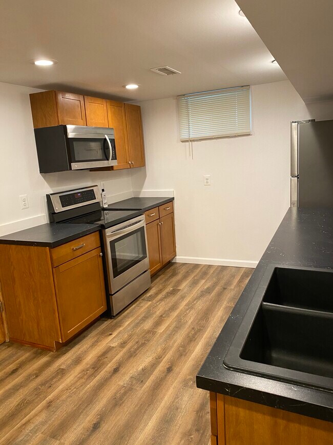 Foto del edificio - 421 N Hammonds Ferry Rd