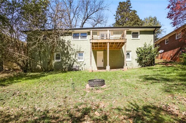 Foto del edificio - 3145 Thrasher Cir