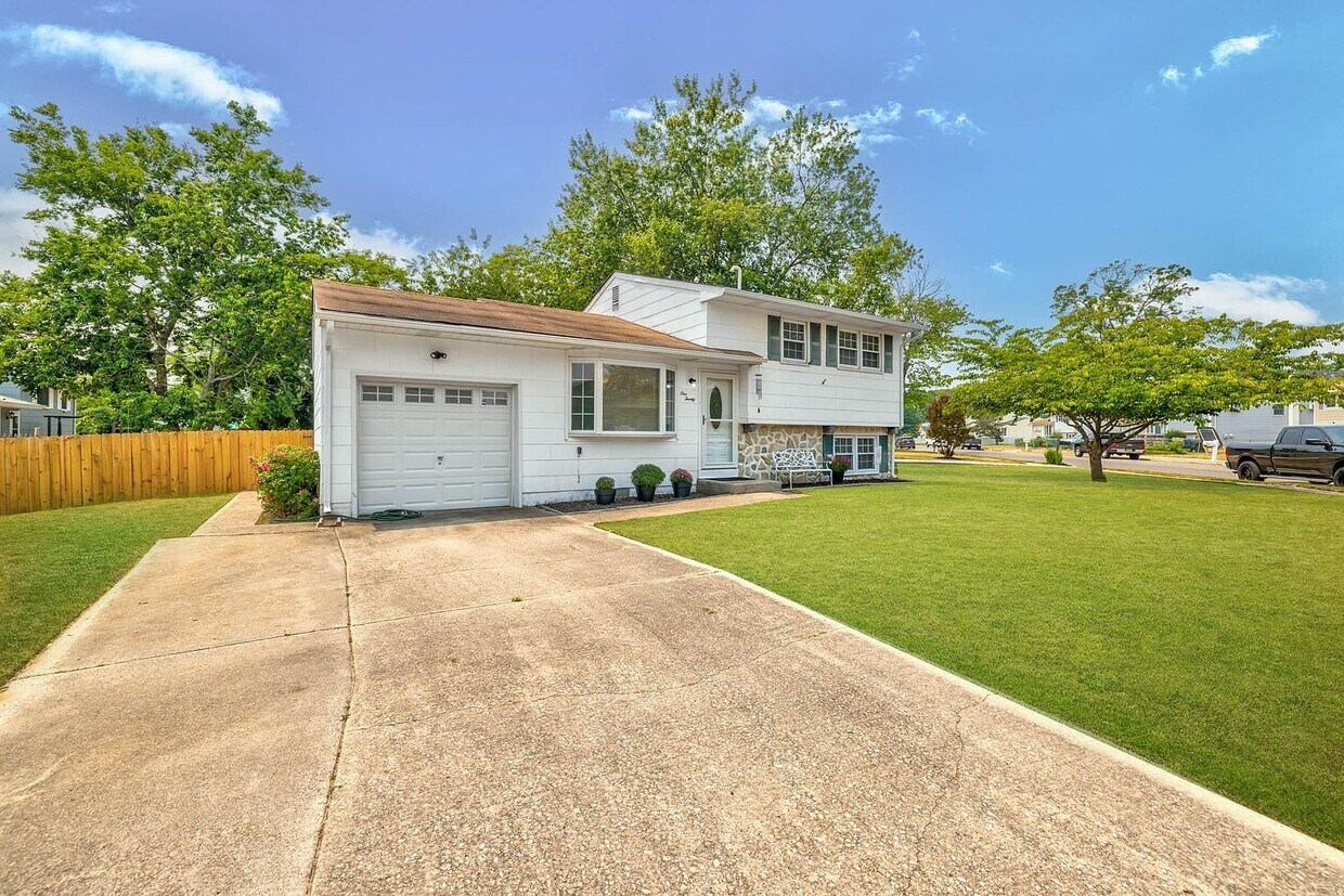 Primary Photo - 120 Old Mill Dr