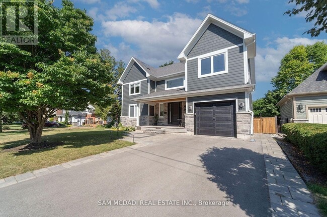 Building Photo - 2163 Deyncourt Dr