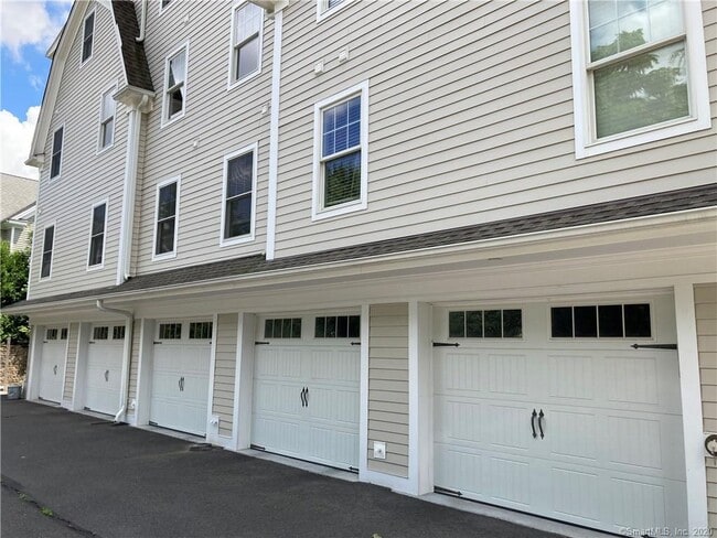 Building Photo - 28 Gilbert St