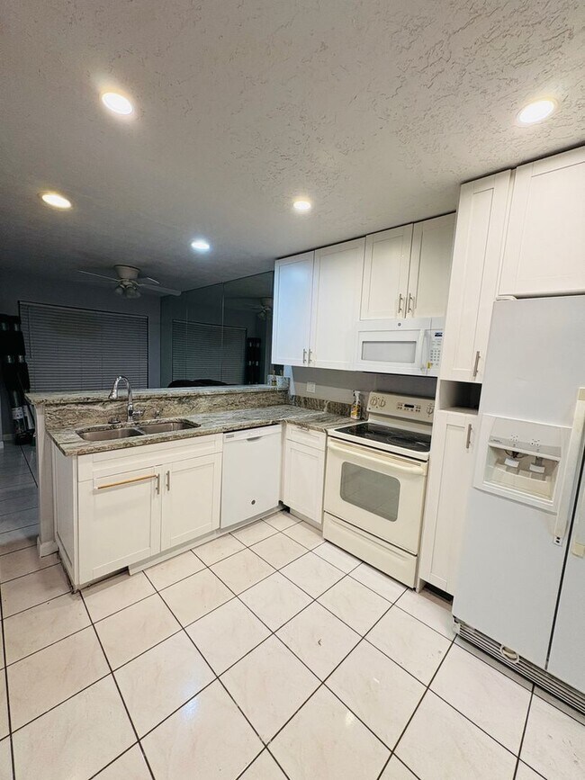 Building Photo - 8728 Jasmine Pond Dr