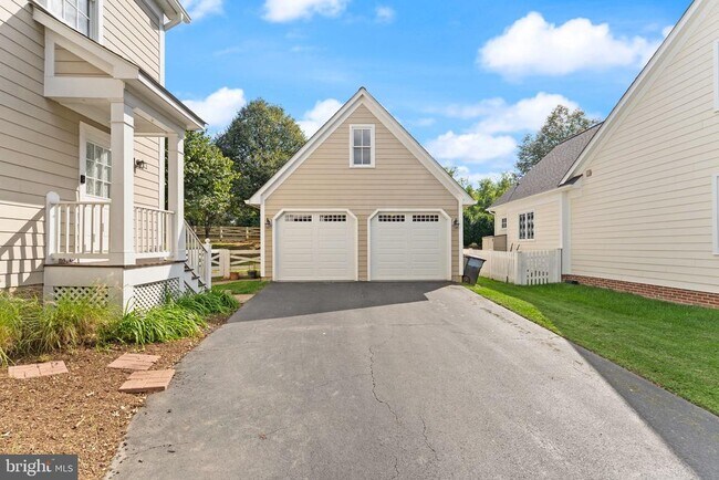 Foto del edificio - 708 Irvine Bank Ln