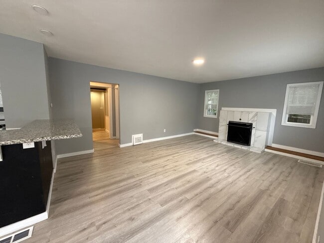 Building Photo - Now Available: $2600/month - 6 MONTH LEASE...