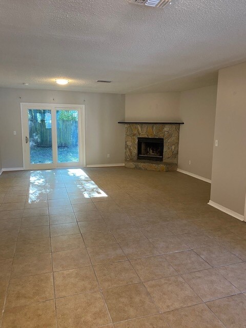 Foto del edificio - 4432 Melissa Ct W