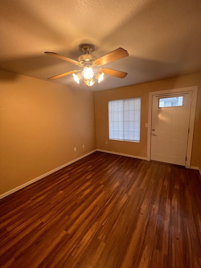 Foto del edificio - 121 Estate Ln